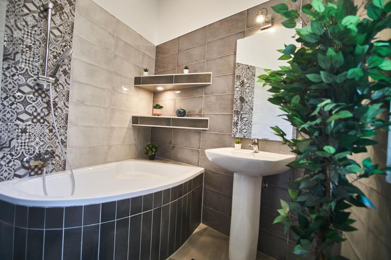 F4 Design Apartment- Budapest Exteriör bild