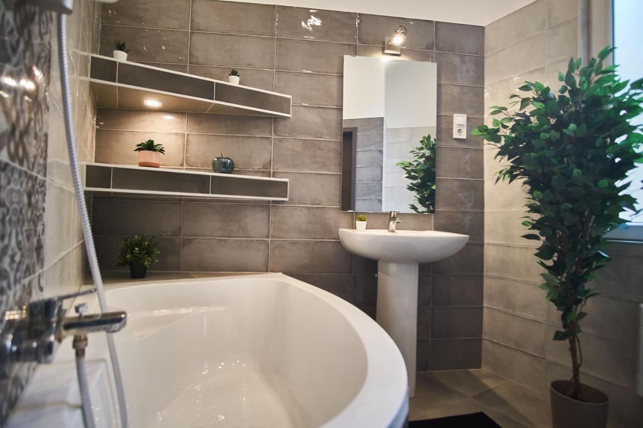 F4 Design Apartment- Budapest Exteriör bild