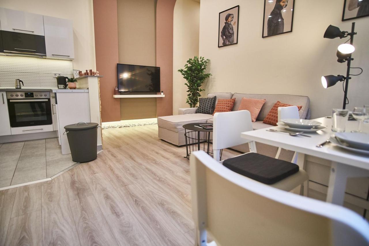 F4 Design Apartment- Budapest Exteriör bild